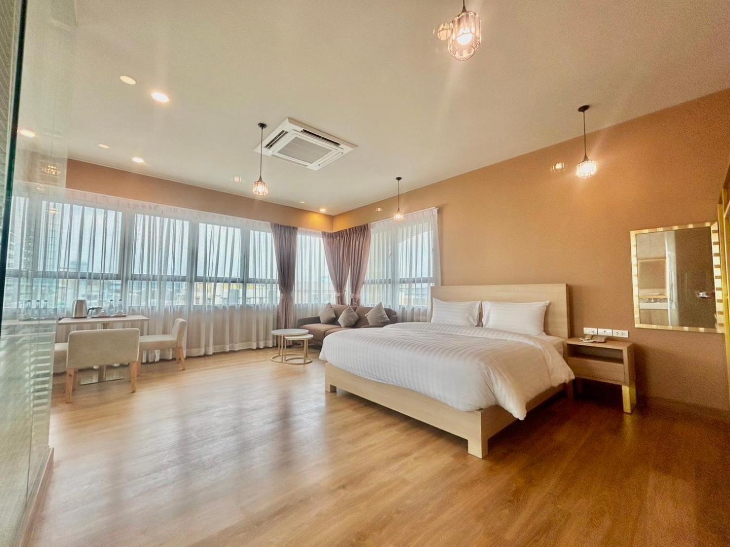 Siri Oriental Bangkok Hotel Exterior photo